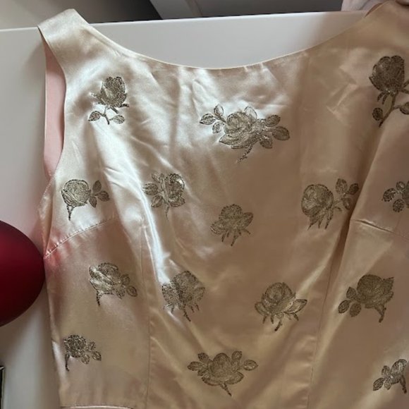 Gorgeous Traditional Pinkish-Beige Long Gown (SMALL) - Picture 7 of 8